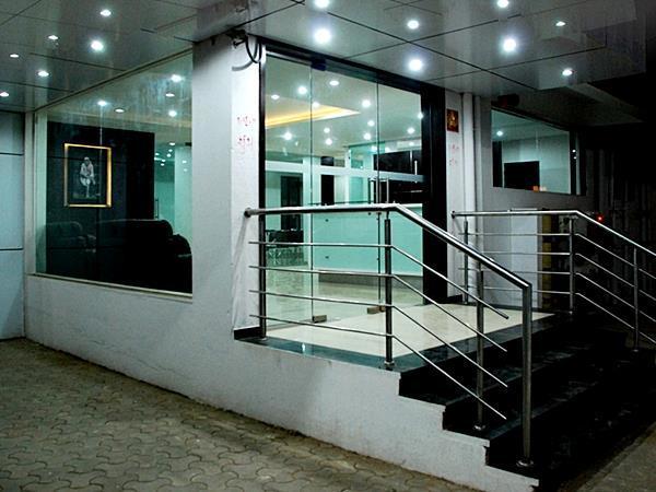 Sai Srushti Hotell Shirdi Eksteriør bilde