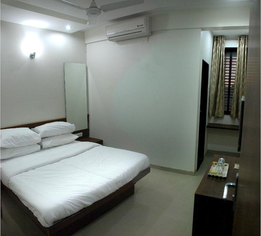 Sai Srushti Hotell Shirdi Eksteriør bilde