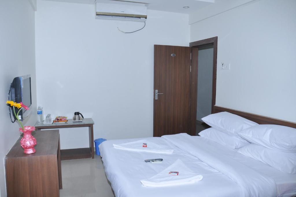 Sai Srushti Hotell Shirdi Eksteriør bilde